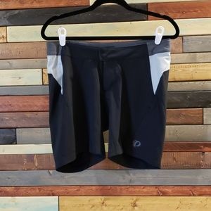 Pearl Izumi biking / hiking shorts. Size M